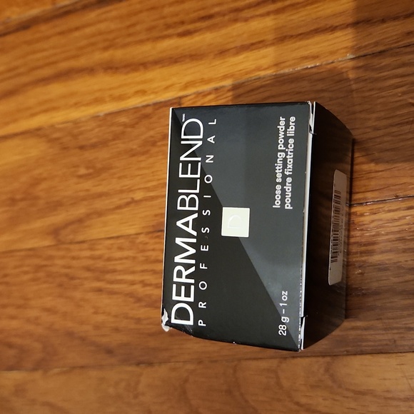 Dermablend Professional Loose Setting Powder in Original - Picture 1 of 3